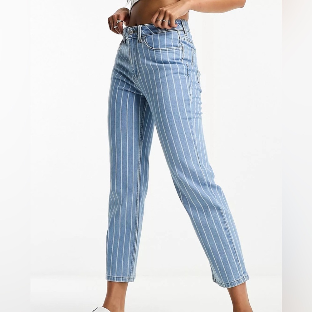 Wrangler straight leg cropped jeans with horizontal stripes in stone stripe